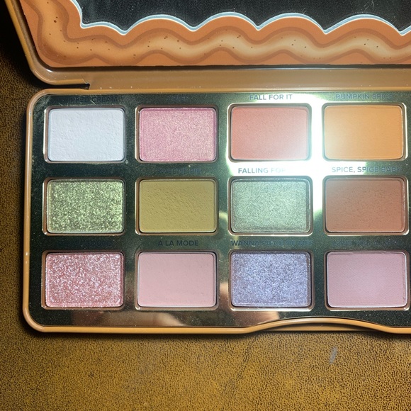 USED too faced eyeshadow palette - Picture 4 of 4